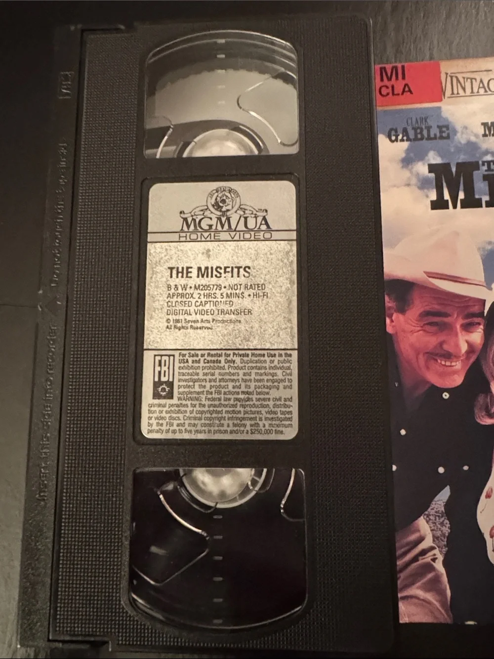 Marilyn Monroe VHS 📼 lot of 2 movies _ The MISFITS & Gentlemen Prefer Blondes 💫